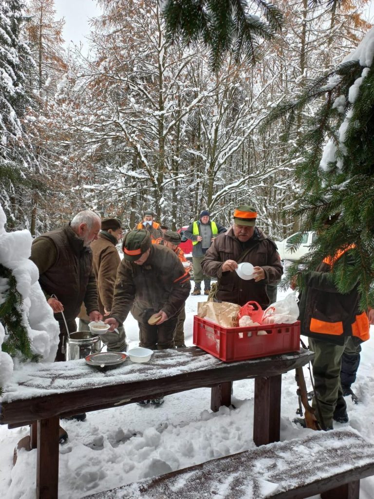 Občerstvení na zimním honu — Myslivecký spolek Jiskra Rumburk