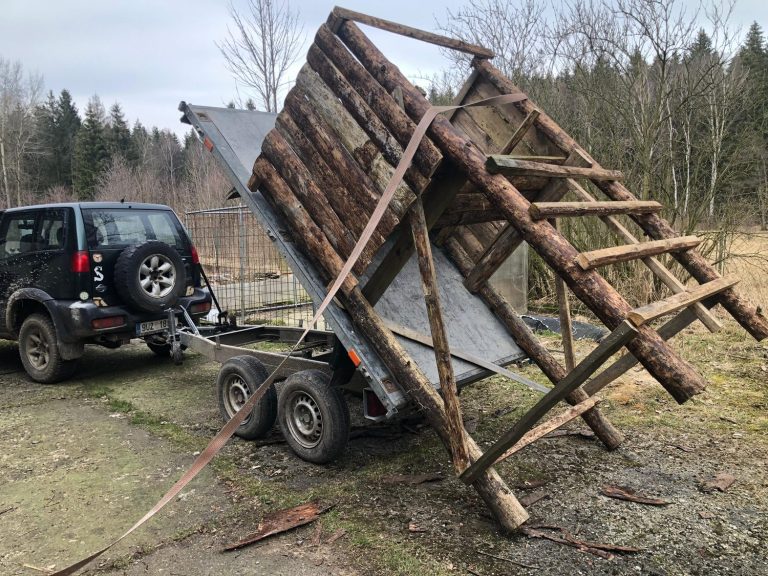 Převoz nového posedu — Myslivecký spolek Jiskra Rumburk